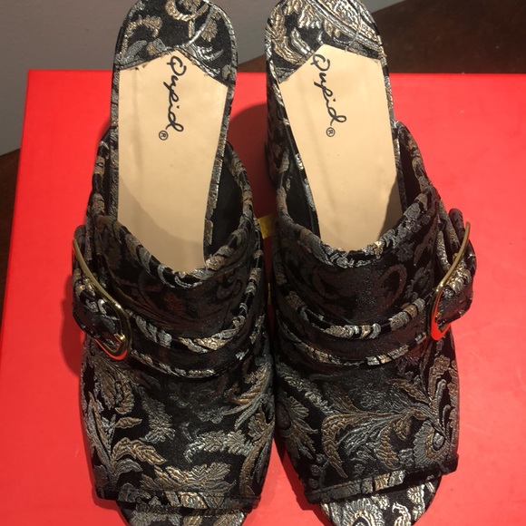 NOWT “Qupid” Brand Open Toe Heel. Gold Buckle. All Man Made Materials. Size 10 - Picture 4 of 6